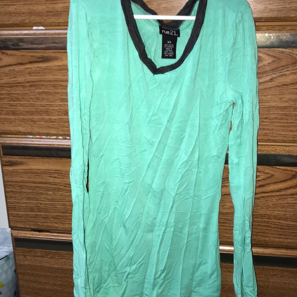 Really cute long sleeve top
